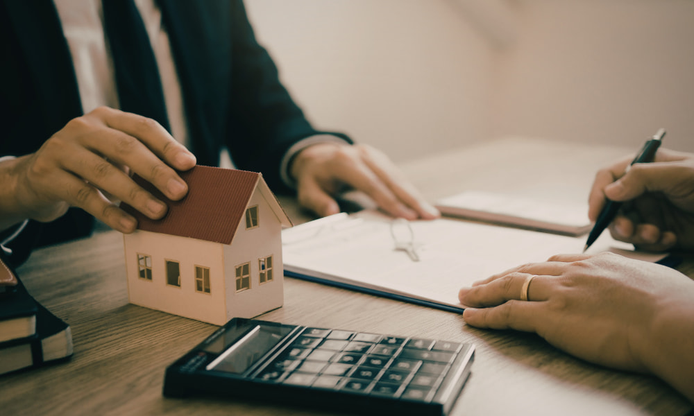 se puede vender la mitad de una casa hipotecada